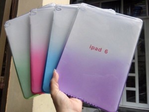 Lưng dẻo trong suốt màu loang ombre dành cho ipad