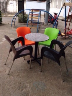 Bàn ghế cafe nhựa đúc giá rẻ nhất