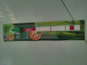 Bàn chải muối tre chăm sóc răng ê buốt nhập khẩu từ Hàn Quốc