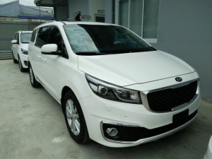 Đầu xe được trang bị đèn Xenon , đèn sương mù halogen thấu kính, cảm biến trước 4 mắt, hệ thống rửa đèn pha, đèn led chạy bàn ngày, đèn pha tự động....