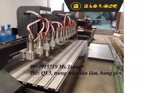 Máy cnc đục vách ngăn, máy cnc cắt quảng cáo