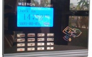 Metron K400 máy chấm công thẻ cảm ứng giá tốt nhất, bảo hành 12 tháng của NSX