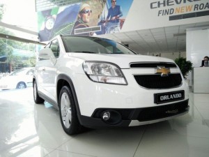 - Cửa sổ trời chỉnh điện
- Đèn pha Halogen tự động
- Gương chiếu hậu trong xe tự động chống chói
