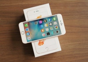 Sang nhanh IPhone 6s 64 gb màu gold nguyên zin tình trạng máy đẹp new 99%,