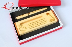 Bút gỗ khắc tên làm quà tặng