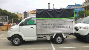 - Vách ngoài bằng Nhôm tấm đập sóng, Vách trong tole mạ.