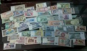 40 tờ tiền thế giới khác nhau sưu tầm
