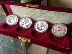Cần bán bộ sưu tập huy chương bạc FIFA world cup 2002 korea japan : mang giá trị sưu tầm