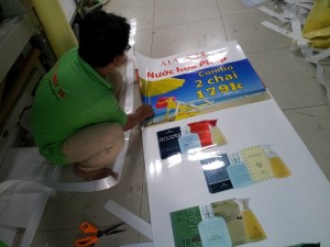 Poster PP cán màng bòng thường được trưng bày trong các sự kiện chương trình khuyến mãi, ưu đãi, giảm giá,... là vật phẩm quảng cáo hỗ trợ đắc lực cho quảng bá chương trình sự kiện | In PP poster đẹp từ dịch vụ in PP giá rẻ, in PP cán màng bóng giá rẻ của In Kỹ Thuật Số