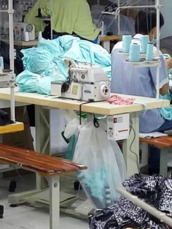 Máy vắt sổ 4 chỉ liền trục 747D