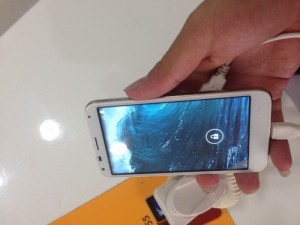 Smartphone chính hãng giá rẻ B one