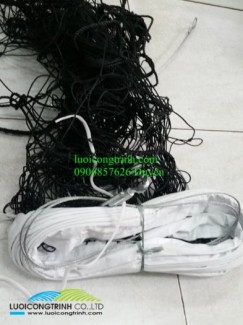 Lưới chắn giữa sân bóng chuyền