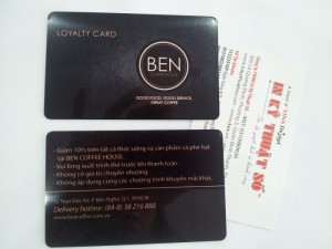 In thẻ Loyalty card cho BEN Coffee House | Gia công bo góc, thẻ in màu đen chủ đạo, in trơn láng, cán bóng