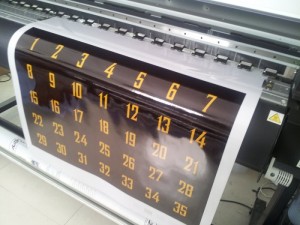 In decal nhựa theo yêu cầu sử dụng riêng của khách hàng | In decal sữa trên máy Mimaki, sử dụng cấp độ màu in đậm nét nhất