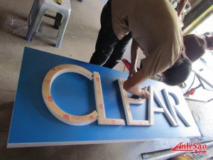 Sự bền vững của doanh nghiệp gắn liền với thương hiệu và khả năng phát triển của doanh nghiệp đó. Và vẻ bề ngoài trụ sở cũng rất quan trọng và một bảng hiệu, pano…sẽ giúp doanh nghiệp bạn nổi bật và khẳng định quy mô của doannh nghiệp đó.