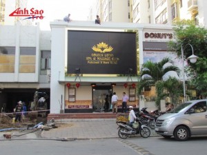 Alu là chất liệu có độ bền rất cao, không bị rỉ sét, chịu đựng được các tác hại của thời tiết, đặc biệt là thời tiết nóng ẩm nhiệt đới tại thành phố hồ chí minh. Thông thường, các bảng hiệu alu được sử dụng từ 5 ~ 7 năm.