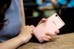 Phone Oppo R7s màu hồng mới leng leng