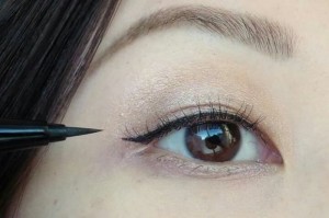 Bút kẻ mắt Laval Automatic Eyeliner Pen