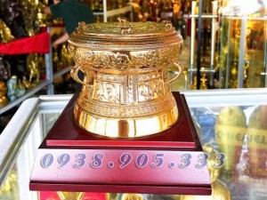 Bộ sản phẩm gồm có: trống đồng, hộp đựng, chân đế
+ Xuất xứ: việt nam
