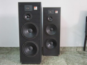 Loa JBL TLX 20