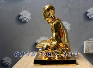 Tượng đồng Bác Hồ ngồi viết sách, dịch sử Đảng bằng đồng nguyên chất