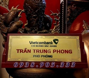 Biển chức danh đứng để bàn bằng gỗ đồng