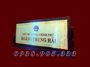 Biển chức danh đứng để bàn bằng gỗ đồng