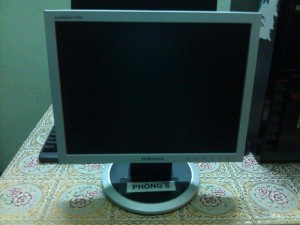 LCD 15in vuông sáng đẹp