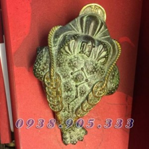 + Thiềm Thừ hàng chuẩn: cũng như Tỳ Hưu, đây là loại phổ biến nhất do kích thước phù hợp với việc đặt tại bàn thờ Thần Tài Thổ Địa, tủ kệ nhỏ…
