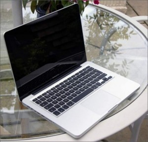 Macbook Pro MC700, i5 2.3G, 4G, 320G,...