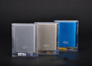 Vẻ ngoài thu hút
Toàn bộ phần vỏ ngoài của pin sạc dự phòng FB-Link.Com được phủ bằng chất liệu cao cấp và gọn nhẹ vừa làm sản phẩm mang một vẻ nổi bật, độc đáo vừa đem đến cho người sử dụng sự sang trọng và tinh tế. Pin sạc dự phòng FB-Link.Com sẽ giải quyết mọi sự cố về thiếu hụt năng lượng một cách hoàn hảo nhất.