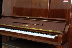 Đàn Piano cơ Yamaha W106B