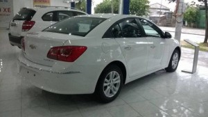 Chevrolet cruze lt màu trằng,giá tốt,thích hợp chạy dịch vụ hoặc gia đình