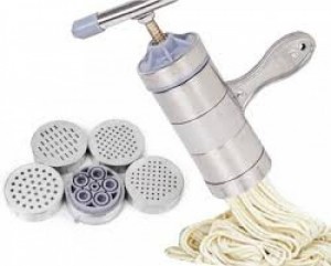 Được thiết kế từ hợp kim cao cấp không gỉ, với kiểu dáng vừa tay cầm, giúp bạn dễ dàng thao tác các bước thực hiện ra thành phẩm là bún hoặc mì một cách nhanh chóng