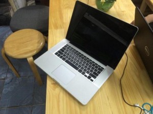 Macbook pro 15.4 inch ( 120ssd + 500gb /8gb ) intel core i5