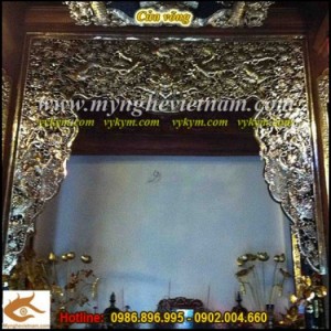 Chạm trên chất liệu đồng vàng hoặc đồng đỏ