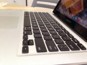 Macbook Pro 2011 13 inch MC700 | Màn hình: 13 inch LED-backlit ; độ phân giải cao 1280 x 800 chuẩn không cần chỉnh