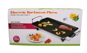 Mặt Vỉ nướng điện Electric Barbecue Plate được phủ lớp chống dính đã được kiểm định an toàn với sức khỏe người sử dụng, thức ăn sẽ được nướng một cách đẹp mắt.