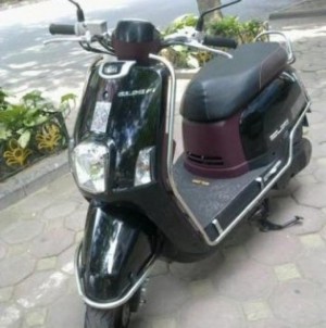 Cần bán yamaha cuxi màu vàng den xe đăng ký năm 2013. xe còn đẹp,