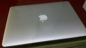Mình cần bán laptop Macbook