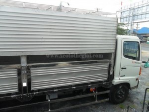 Đóng thùng xe Hino FC9JLSW chở gà, chở vịt giá tốt
