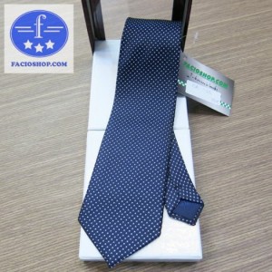 Cà vạt nam thời trang với chất liệu vải cao cấp