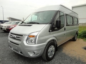 Xe Ford Transit 16 chỗ được trang bị hộp số sàn 6 cấp chuyển số êm ái của Ford Transit. Hệ thống truyền động cầu sau được cải tiến mạnh mẽ, đáp ứng những nhu cầu ngày càng cao của công việc và tăng cường sức mạnh hỗ trợ khi cần thiết | Gọi ngay cho Trung Hải - 0966877768 (24/24) để nhận tư vấn mua xe Ford Transit trả góp hỗ trợ từ Sài Gòn Ford
