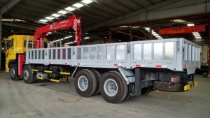 Xe DongFeng gắn cẩu