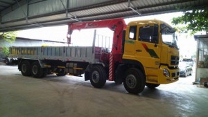 Xe DongFeng gắn cẩu