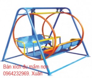 Xích đu thuyền rồng 3 ghế 9 chổ ngồi
Ghế, và đầu rồng, đuôi rồng bằng nhựa Compusit
Khung và sàn lắc làm bằng thép ống 49, có mái bằng bạc
Khung sàn cách mặt đấ 25cm an toàn cho trẻ khi chơi