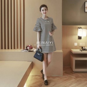 Xả hàng Váy thun kẻ dạng suông size M