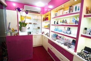 Nhận làm thiết kế - thi công nội thất showroom, nhà ở.