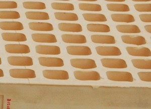 Được sản xuất trong dây chuyền hiện đại với các thiết bị tiên tiến. Qua các giai đoạn thành trùng các chất độc hại, mùi cao su, các chất kích ứng cho da đều được khử sạch.