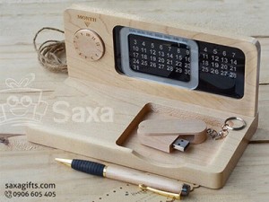 Bộ giftset văn phòng in logo bằng gỗ gồm lịch để bàn + usb và bút ký – BVP007